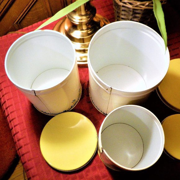 VINTAGE - Set of (3) Metal NESTING *** CANISTERS *** 1950'S - Picture 3 of 3